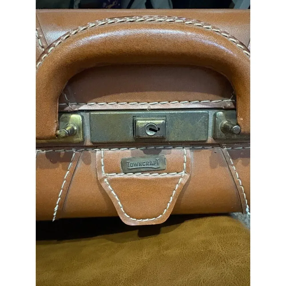 Vintage 1950s Towncraft Tan Leather Suitcase Train Case Linen Lined Brass Clasps
